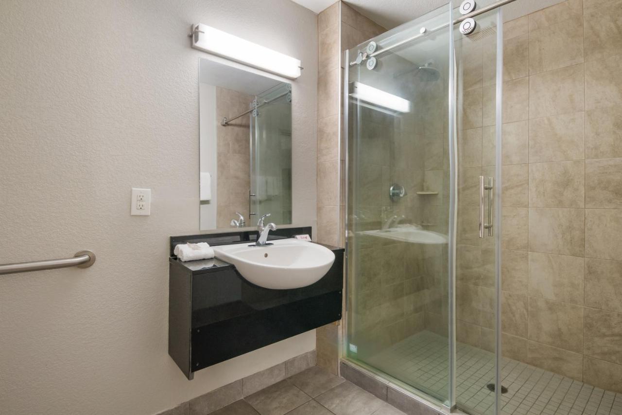 Red Roof Inn San Antonio E - Frost Bank Center Εξωτερικό φωτογραφία