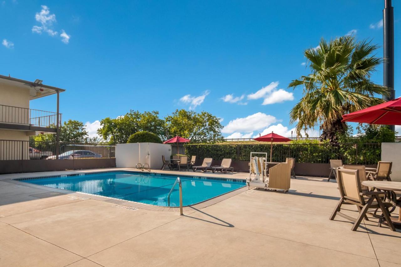 Red Roof Inn San Antonio E - Frost Bank Center Εξωτερικό φωτογραφία
