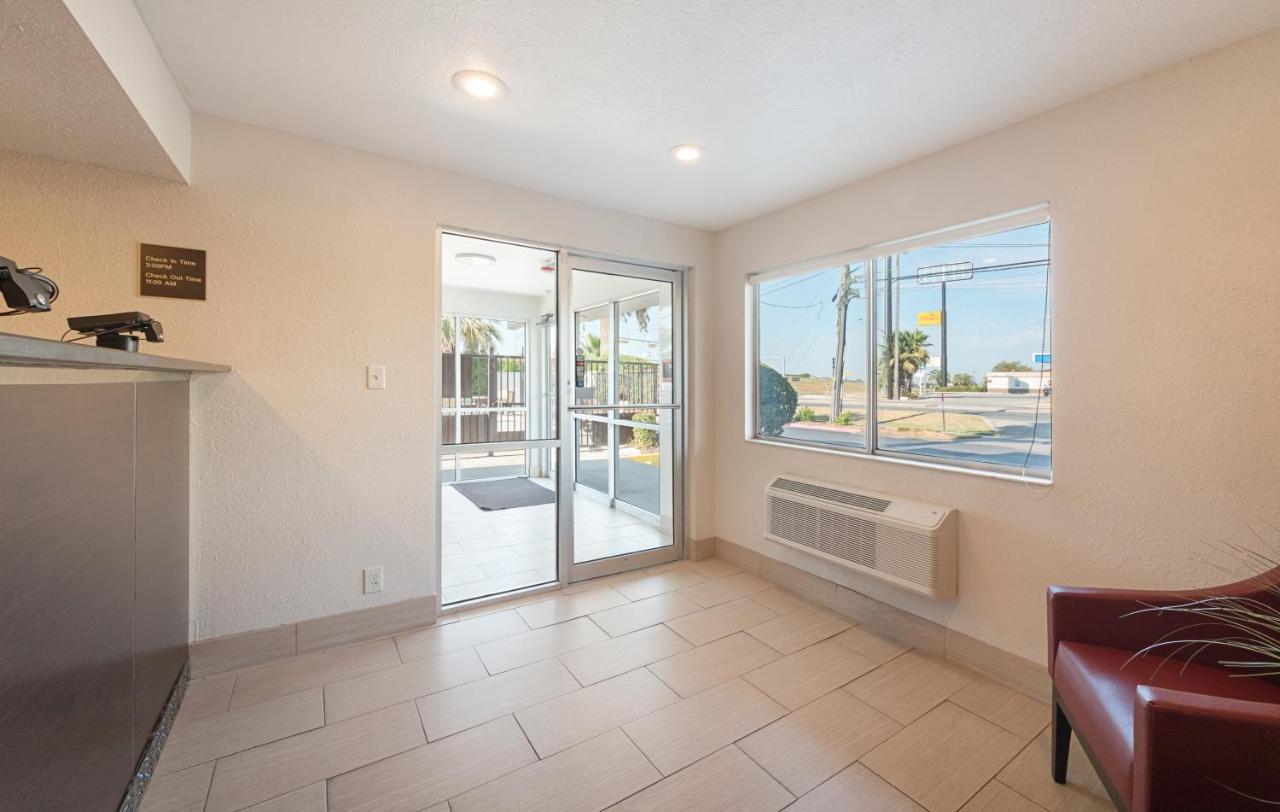 Red Roof Inn San Antonio E - Frost Bank Center Εξωτερικό φωτογραφία