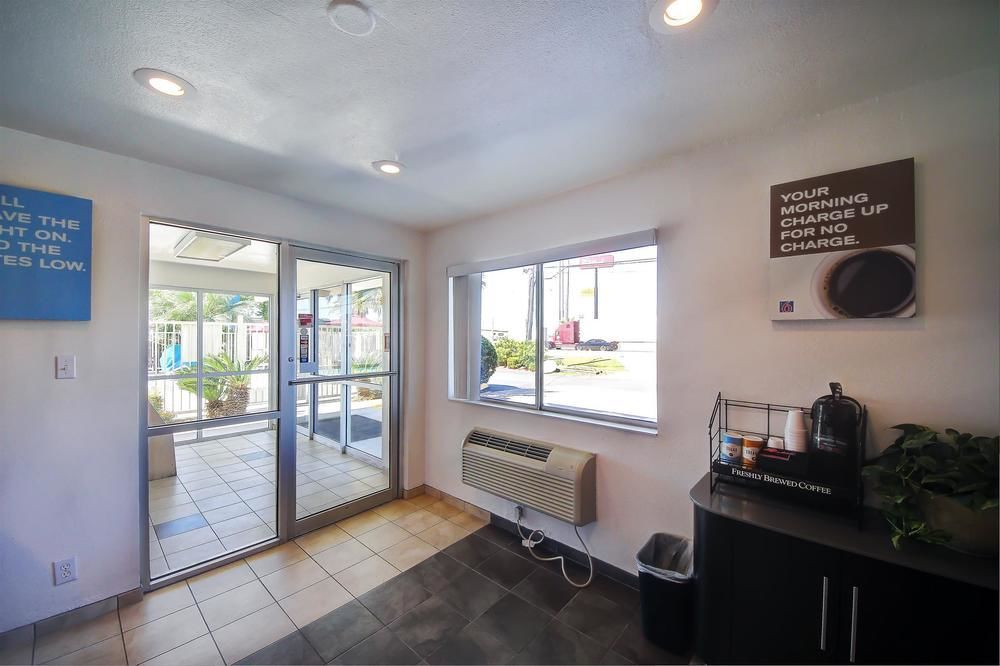Red Roof Inn San Antonio E - Frost Bank Center Εξωτερικό φωτογραφία