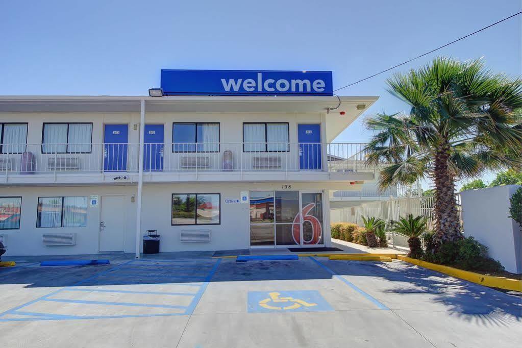 Red Roof Inn San Antonio E - Frost Bank Center Εξωτερικό φωτογραφία