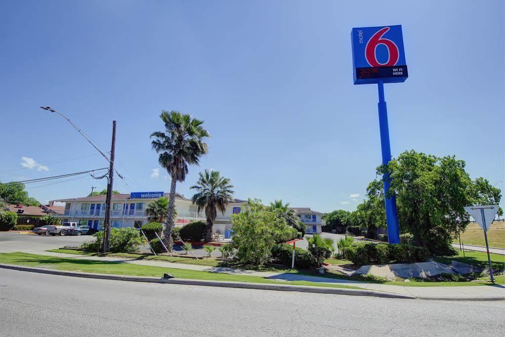 Red Roof Inn San Antonio E - Frost Bank Center Εξωτερικό φωτογραφία