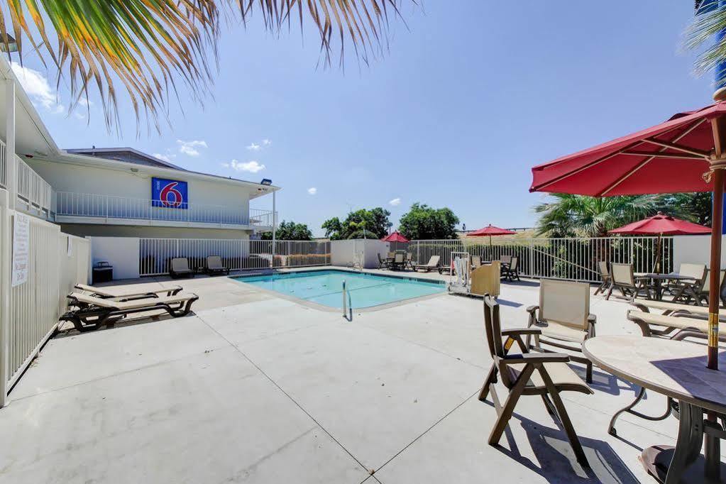Red Roof Inn San Antonio E - Frost Bank Center Εξωτερικό φωτογραφία